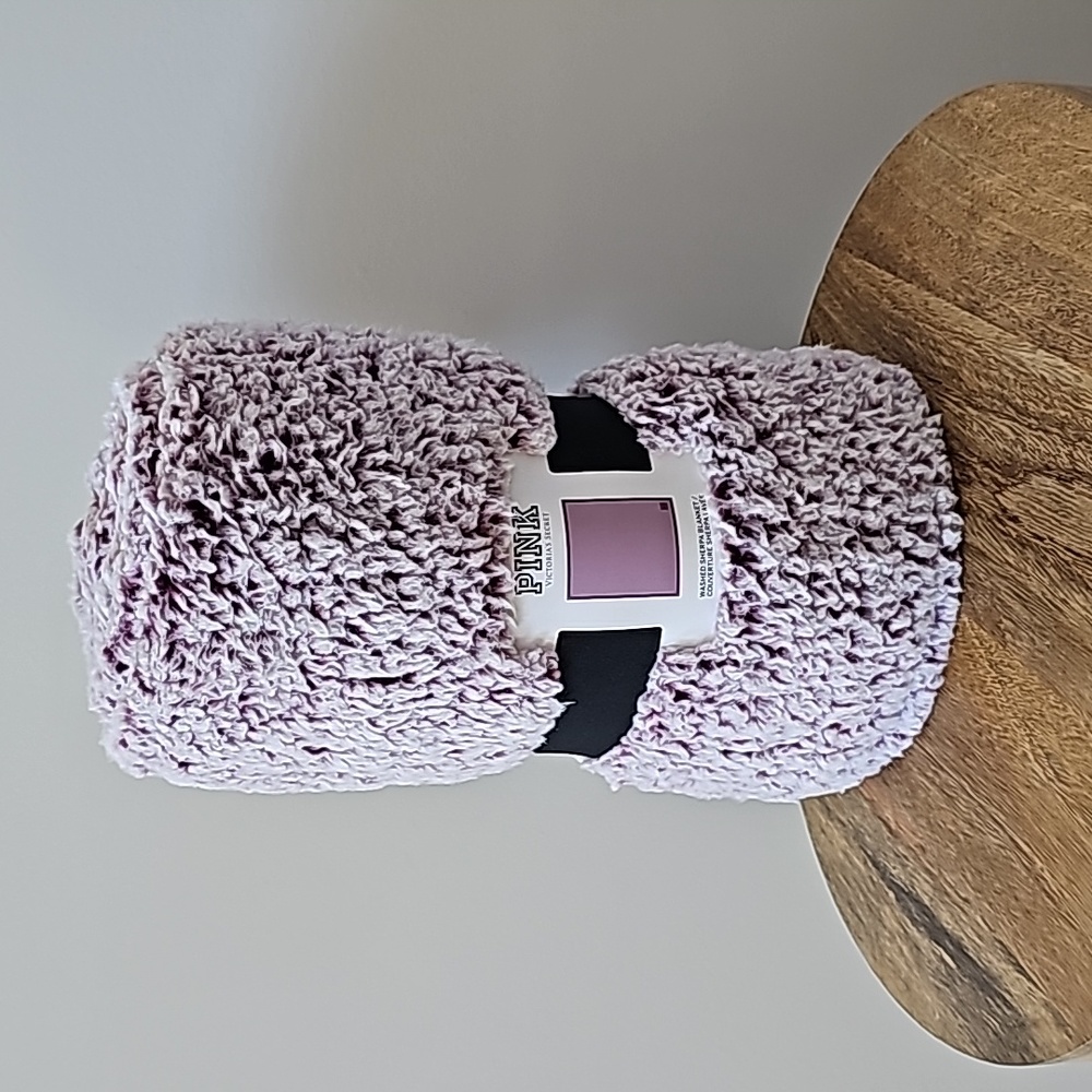 Victoria's Secret Pink Sherpa Blanket Purple NWT 50x60